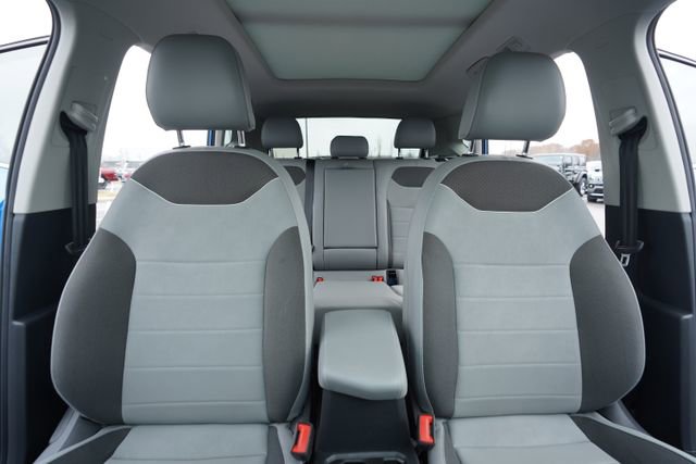 Used 2023 Volkswagen Taos SE w/ Panoramic Sunroof Package image 34