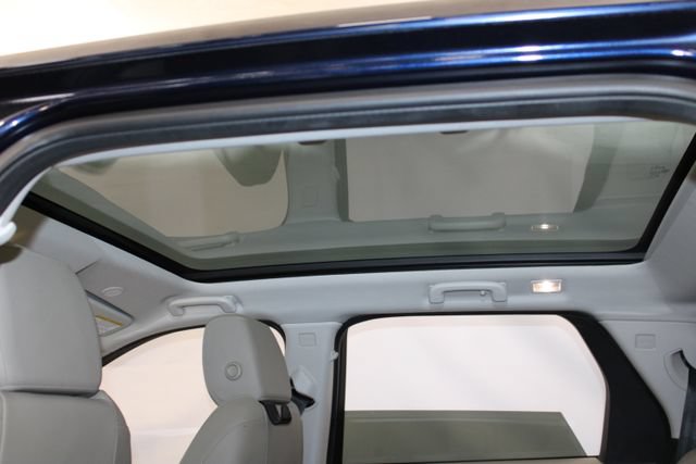Used 2023 Land Rover Discovery Sport S AWD/4WD image 10