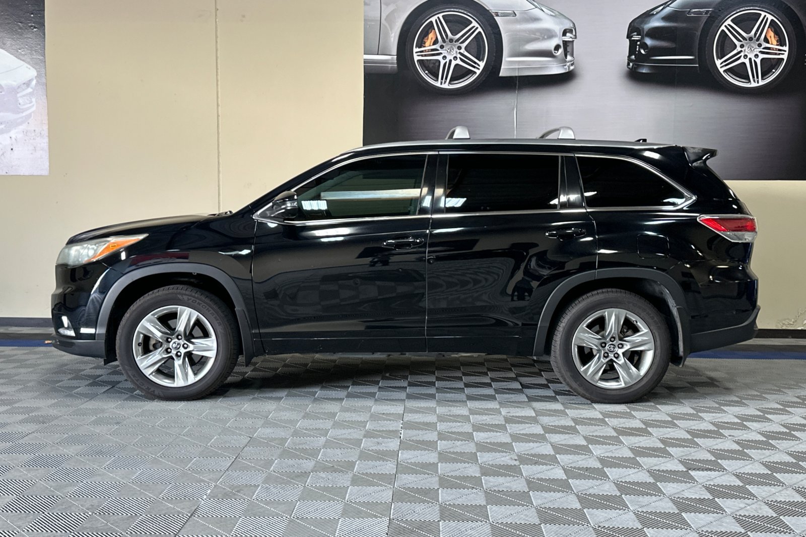 Used 2016 Toyota Highlander Limited AWD/4WD image 7
