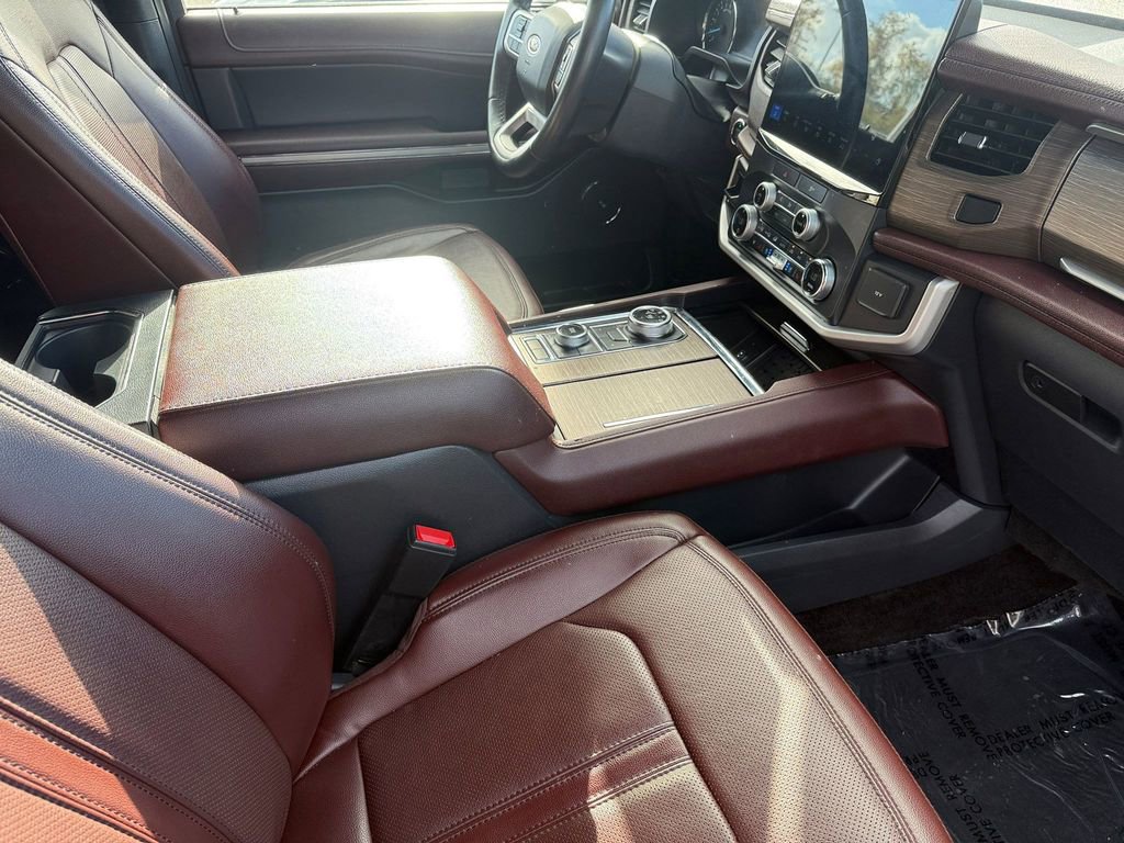 Used 2022 Ford Expedition Limited image 24