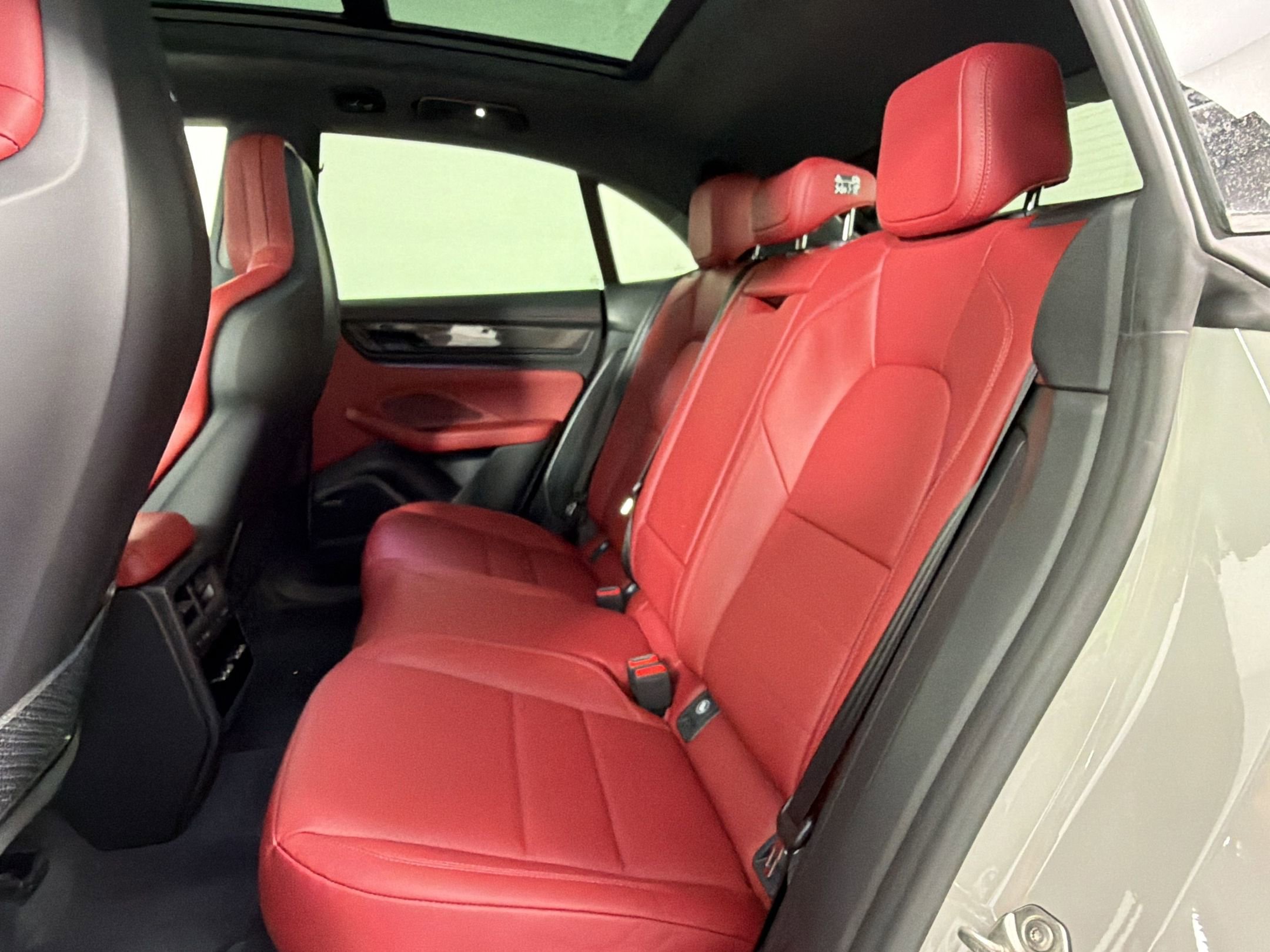 New 2026 Porsche Macan Turbo Electric AWD/4WD image 18