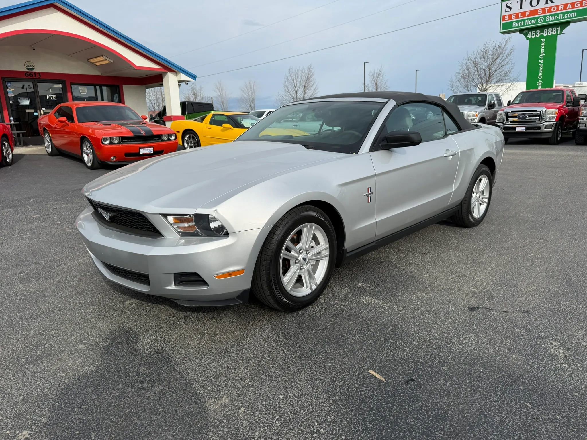 Used 2010 Ford Mustang Convertible RWD image 1