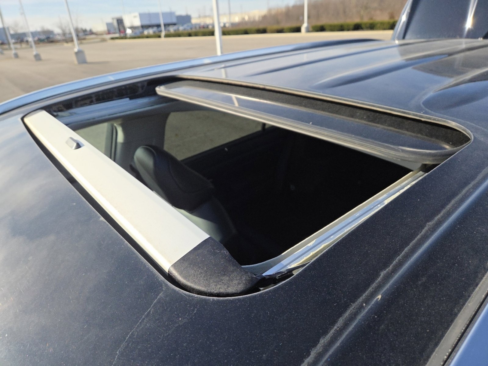 Used 2021 Toyota Highlander XLE image 3