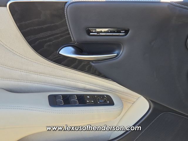 Certified 2023 Lexus LS 500 w/ Accessory Package (Z1) RWD image 21