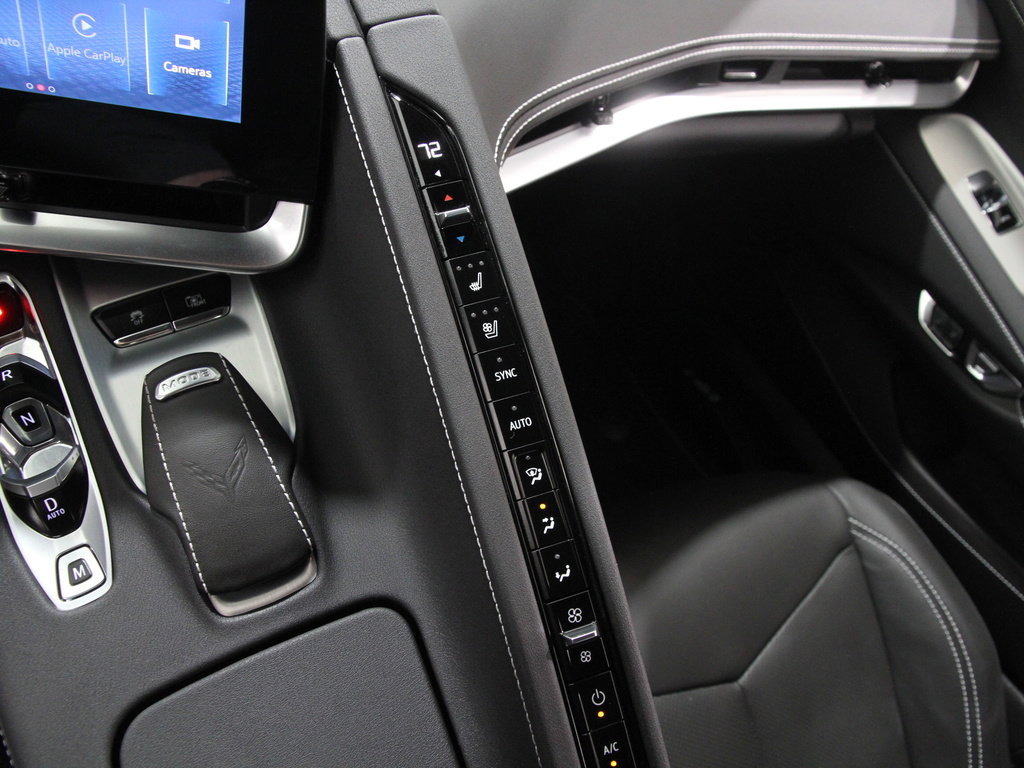 Used 2025 Chevrolet Corvette Stingray Preferred Cpe w/ 2LT image 18