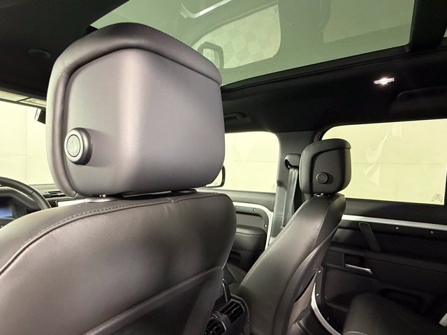 New 2026 Land Rover Defender 110 X-Dynamic SE AWD/4WD image 28