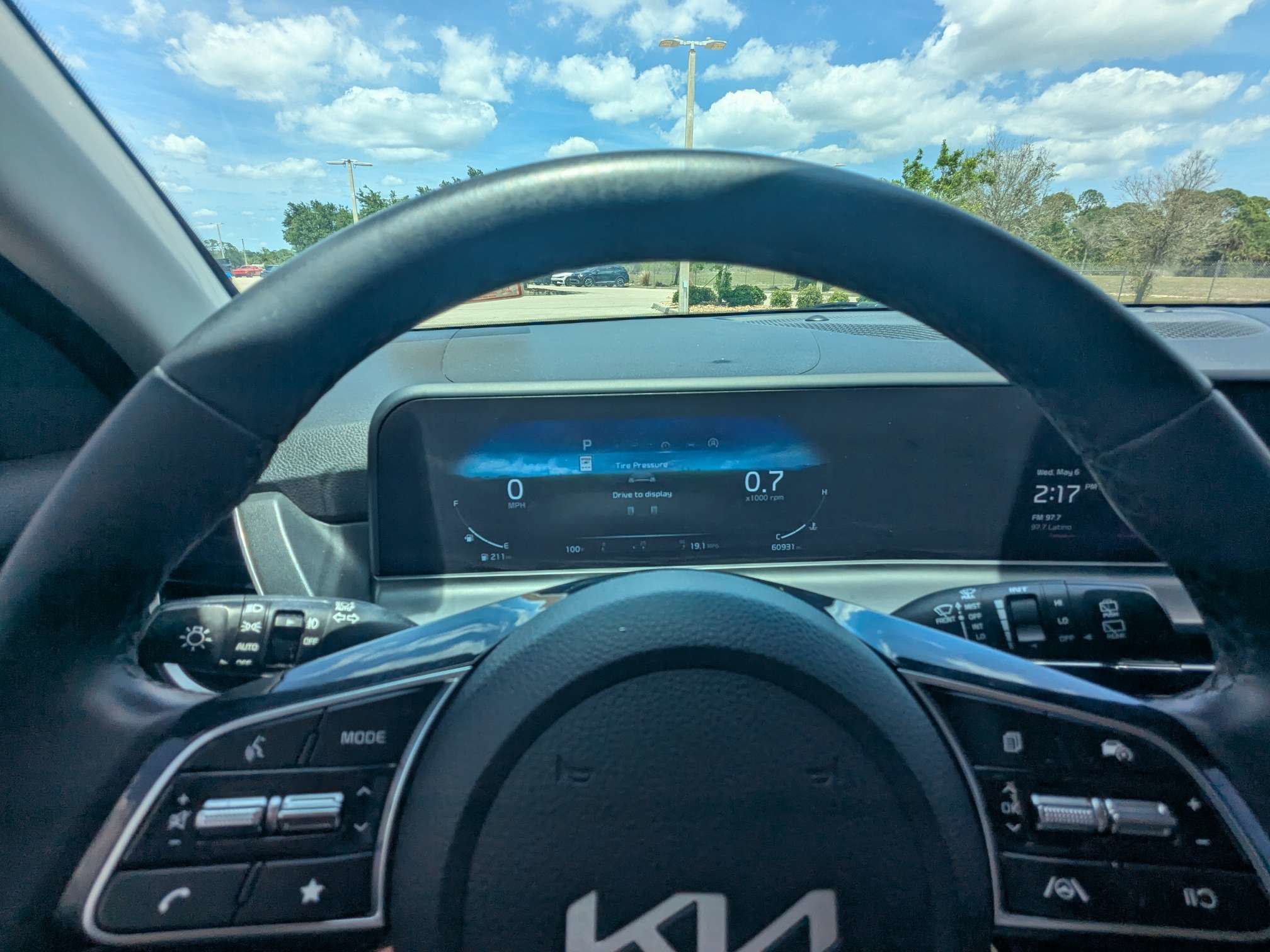 Used 2024 Kia Seltos EX FWD image 32