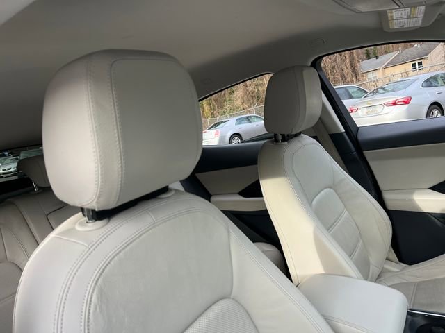 Used 2019 Jaguar E-PACE SE image 33