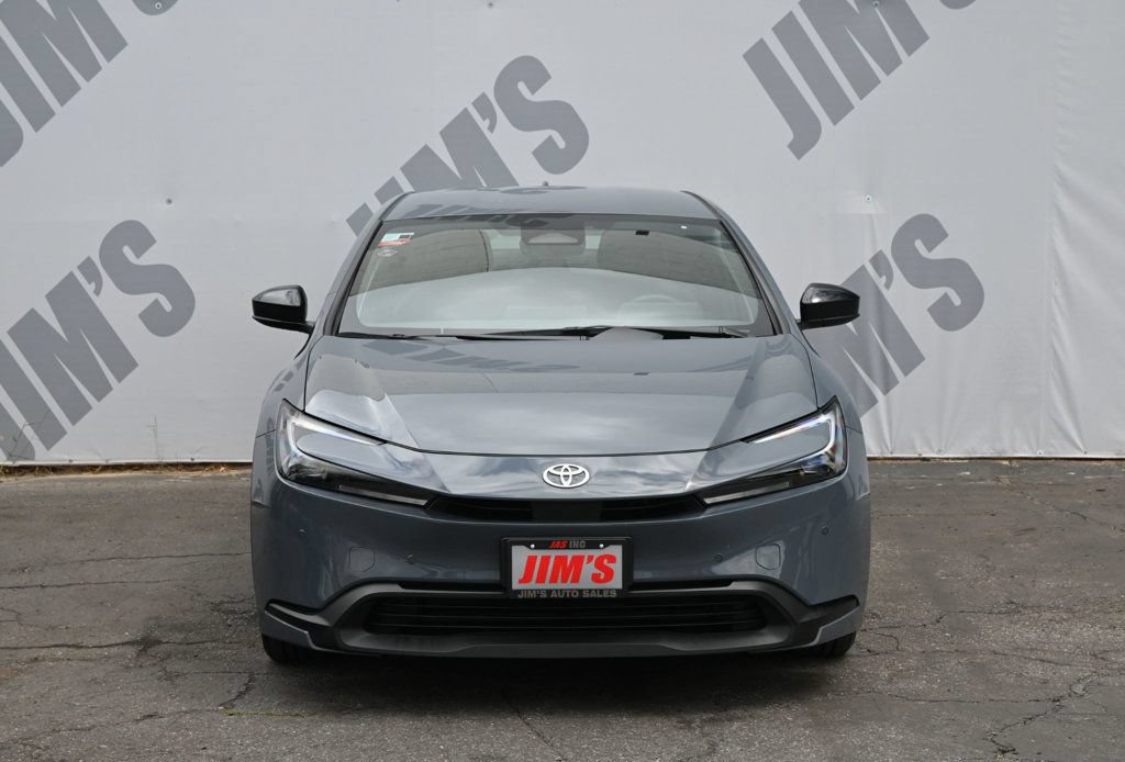 Used 2025 Toyota Prius LE FWD image 2