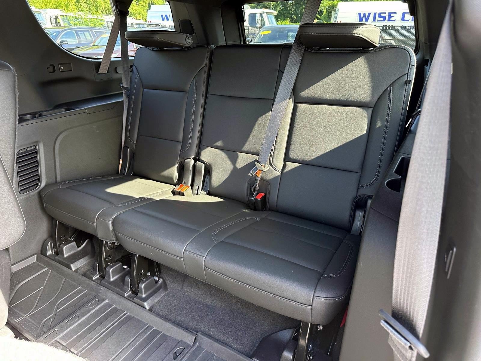 Used 2022 Chevrolet Suburban LT w/ LT Signature Plus Package AWD/4WD image 14