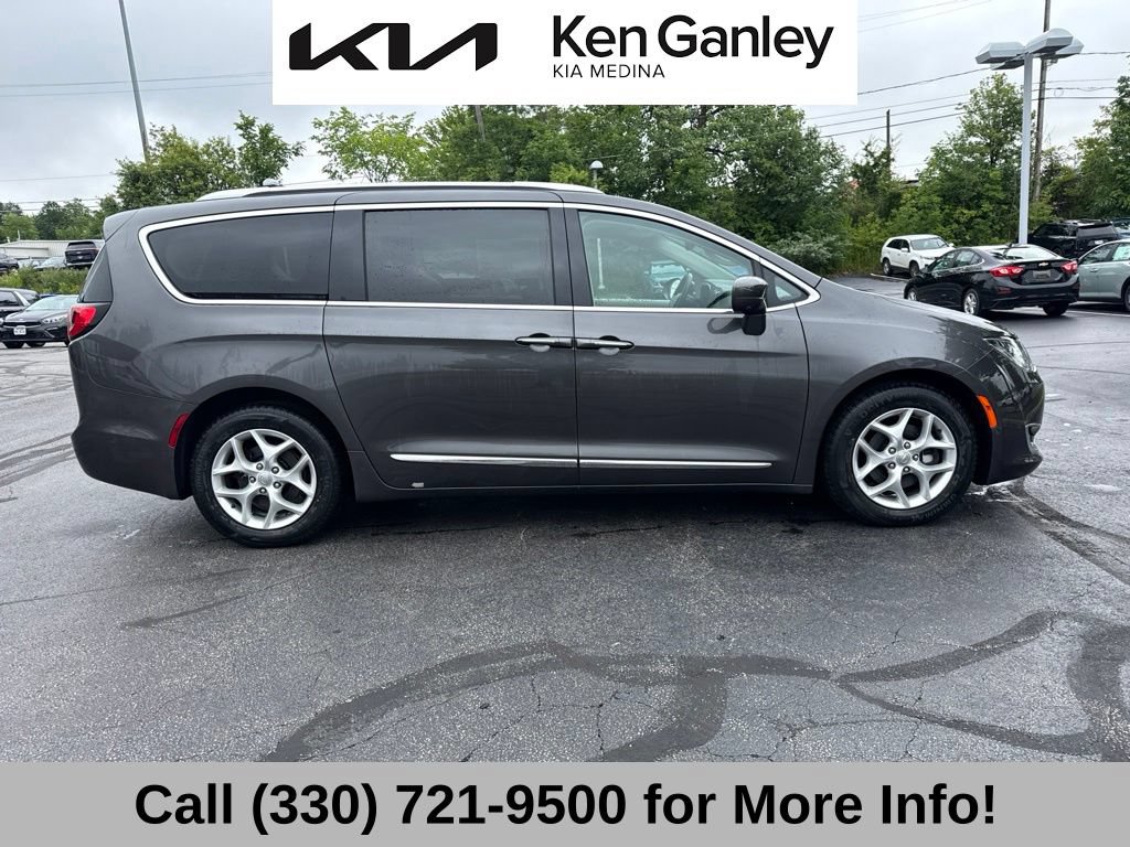 Used 2017 Chrysler Pacifica Touring-L Plus w/ Advanced Safetytec Group FWD image 12