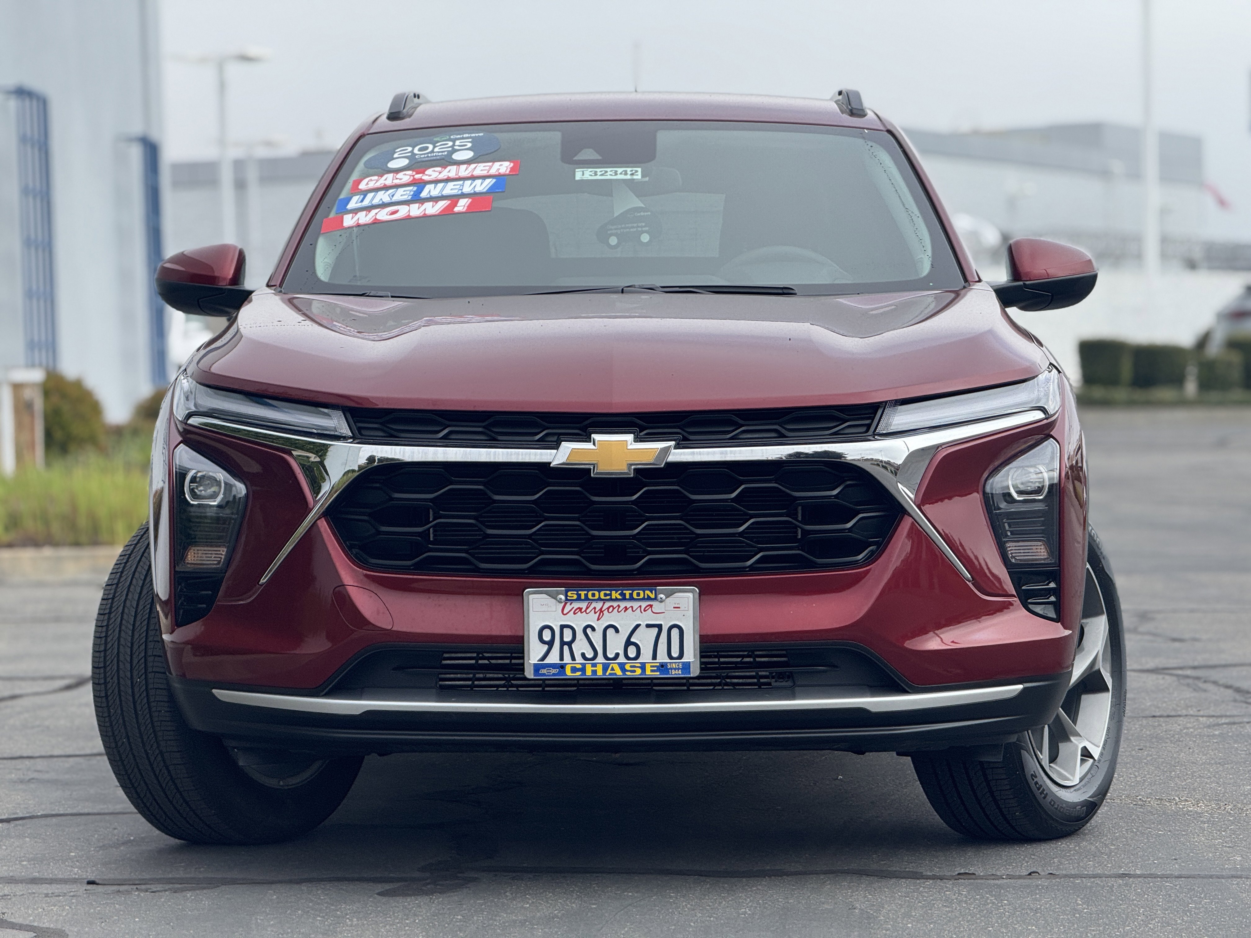 Used 2025 Chevrolet Trax LT image 2