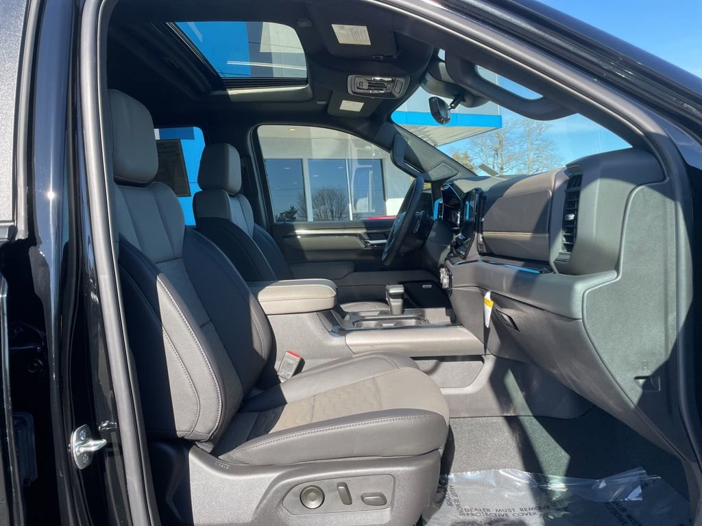 Used 2025 Chevrolet Silverado 1500 ZR2 w/ Technology Package image 26