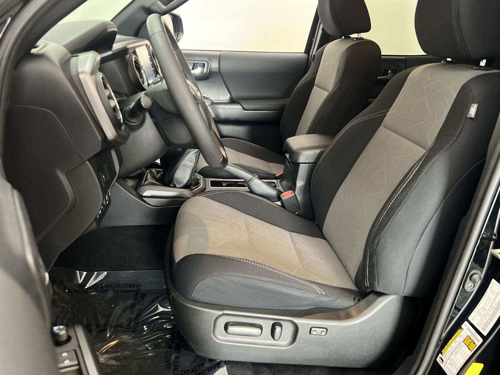Used 2020 Toyota Tacoma TRD Sport AWD/4WD image 12