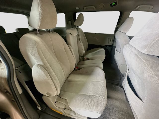 Used 2014 Toyota Sienna LE FWD image 28