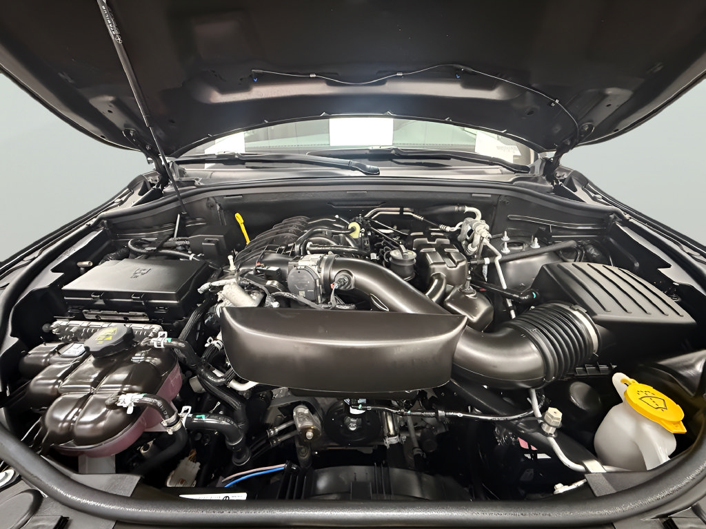 Used 2025 Dodge Durango GT RWD image 23