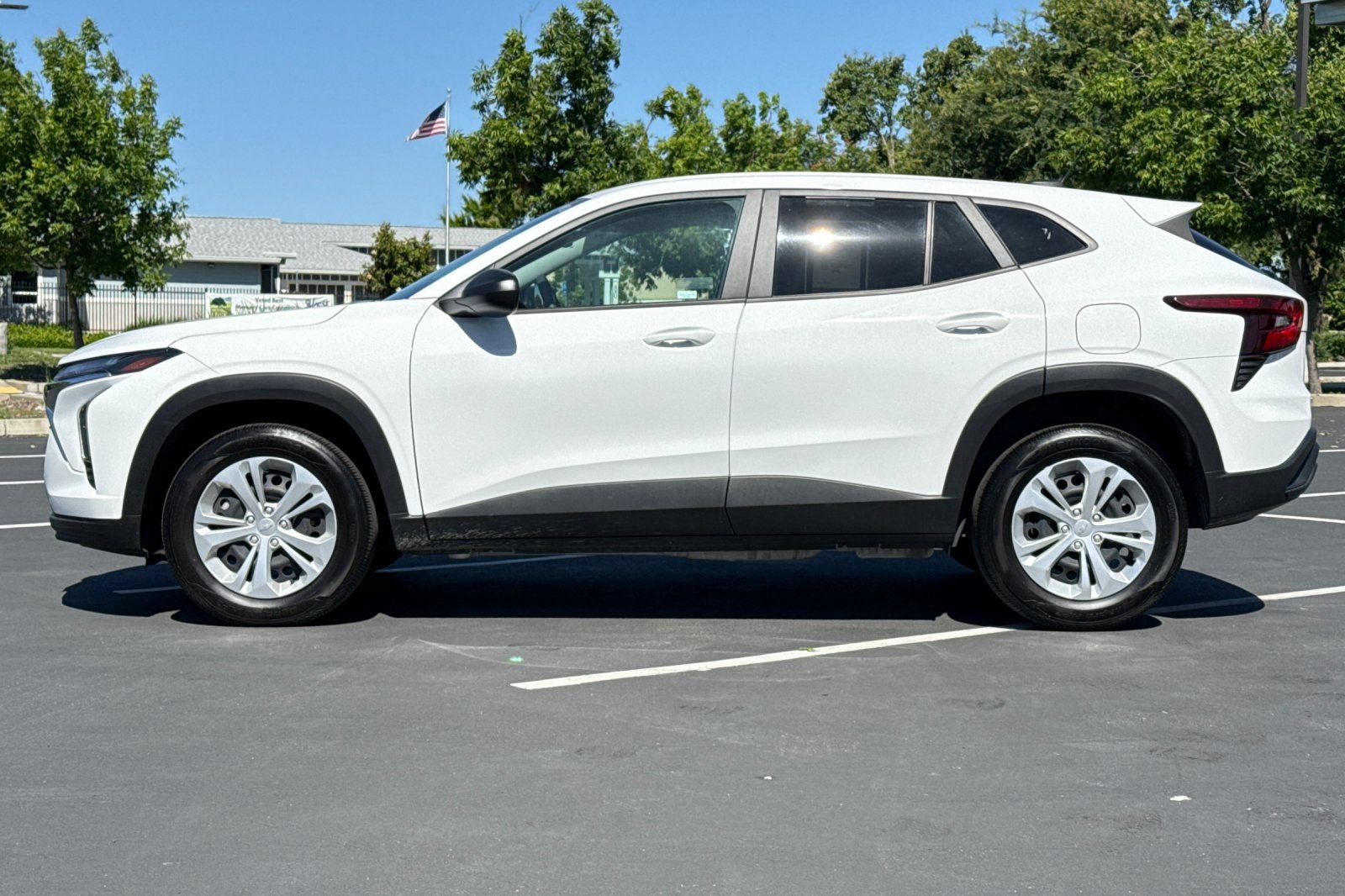 Used 2025 Chevrolet Trax LS FWD image 13