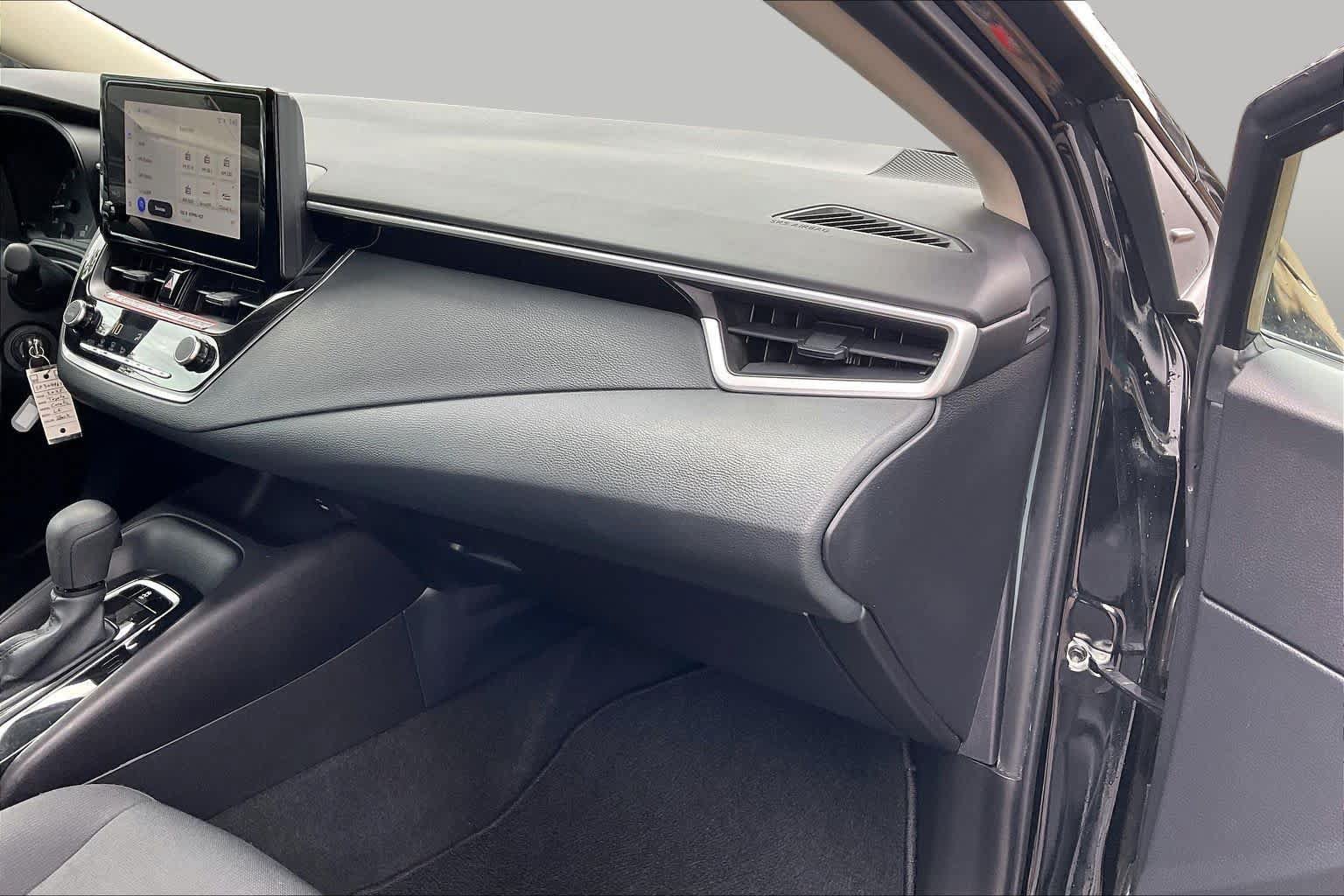 Used 2025 Toyota Corolla LE FWD image 18
