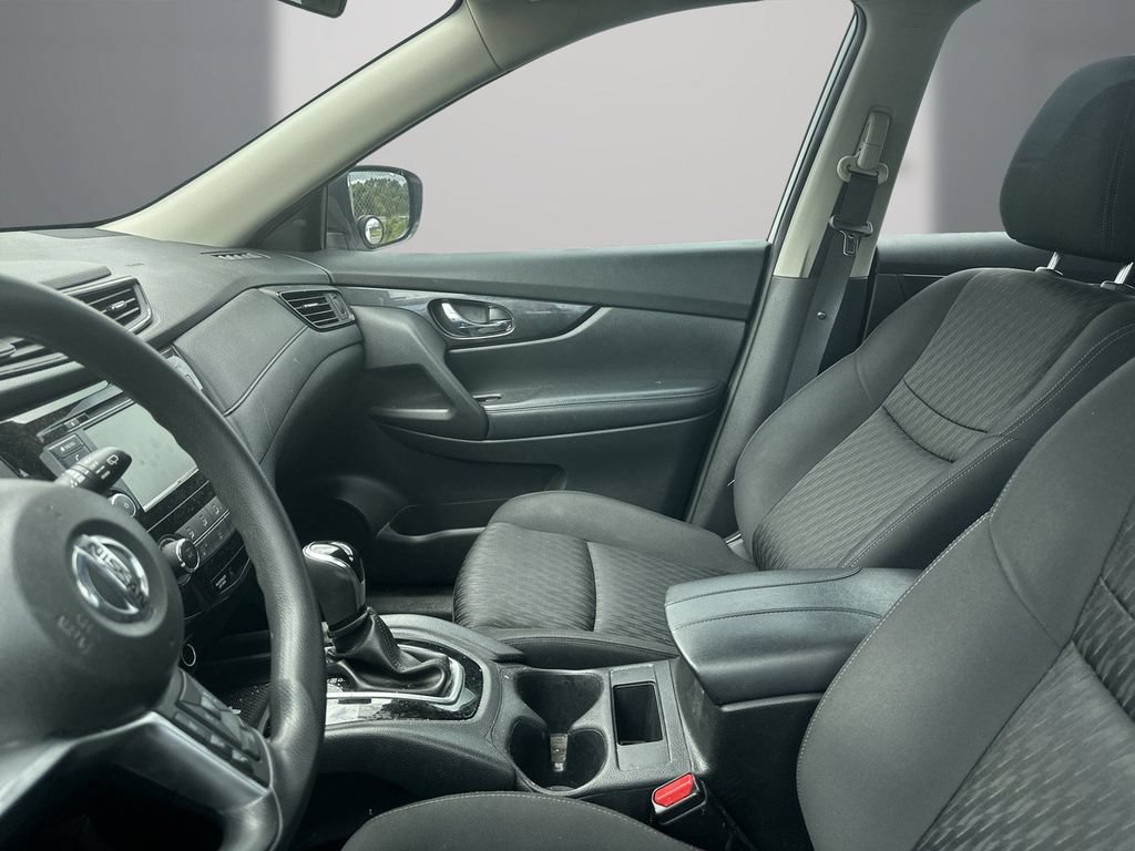 Used 2018 Nissan Rogue S FWD image 3