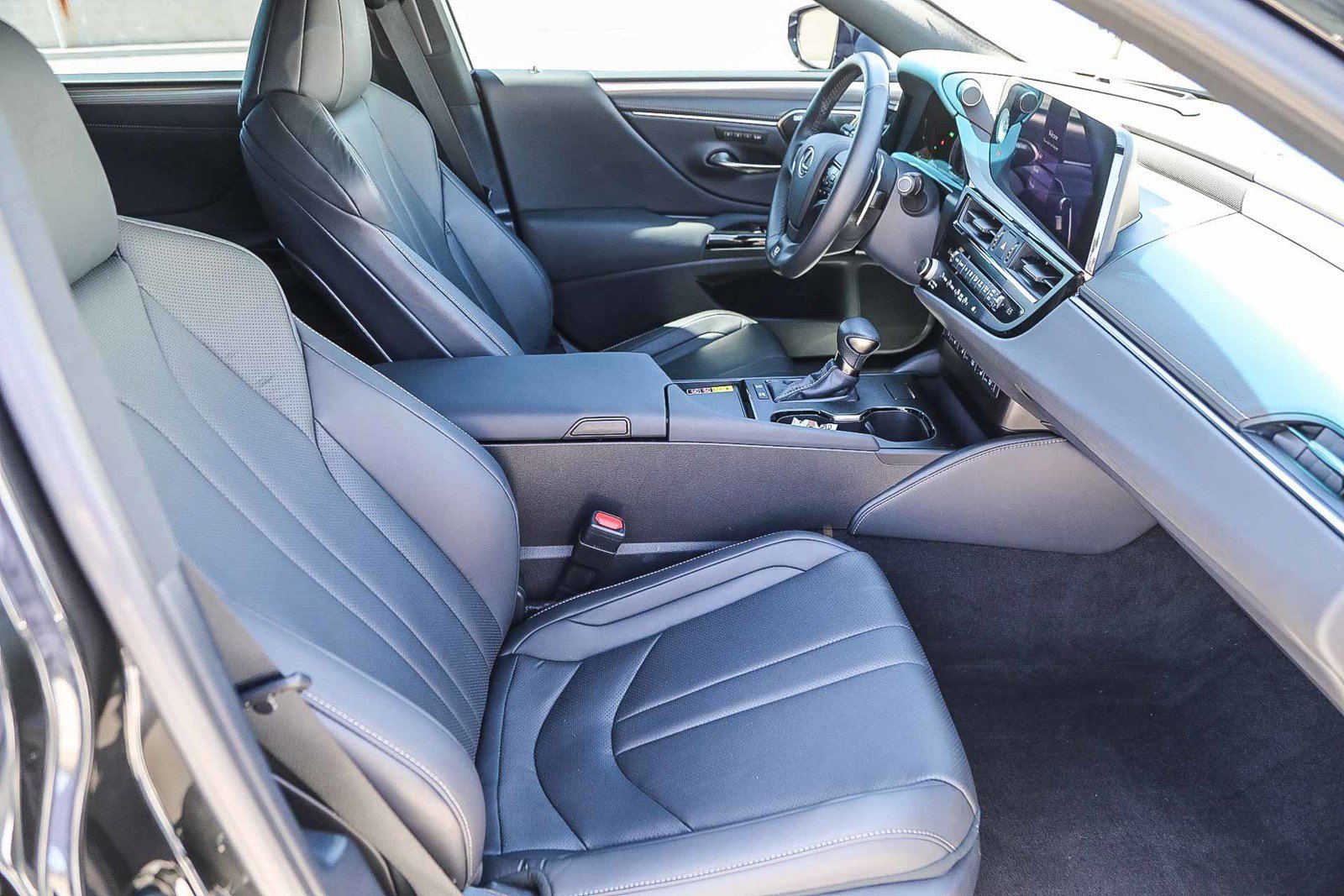 Used 2024 Lexus ES 300h F Sport w/ Accessory Package (Z2) FWD image 16