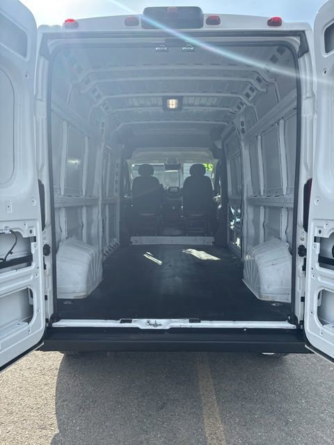 Used 2025 RAM ProMaster 2500 w/ Convenience Group image 12