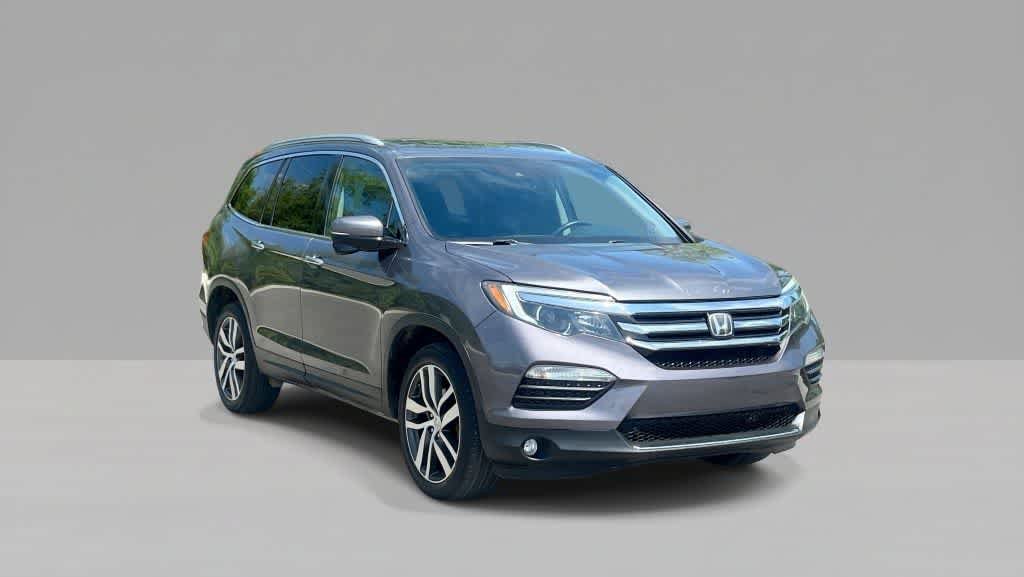 Used 2017 Honda Pilot Touring video 2