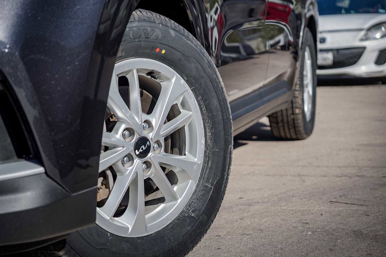 Certified 2024 Kia Carnival LX image 2