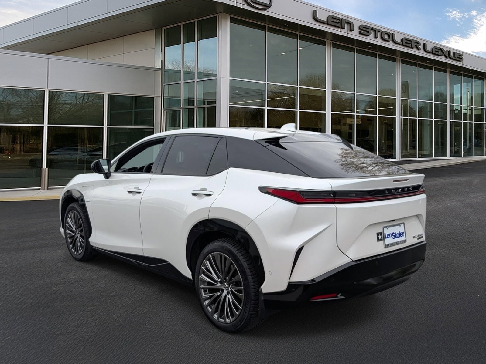 Used 2023 Lexus RZ 450e Premium w/ Accessory Package (2T) AWD/4WD image 5