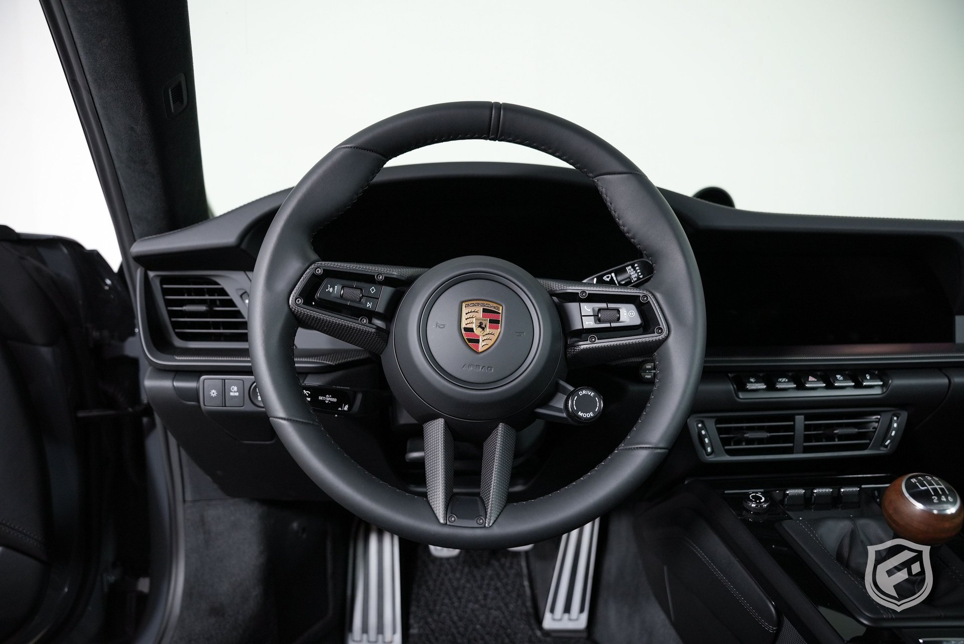 Used 2025 Porsche 911 Carrera RWD image 18