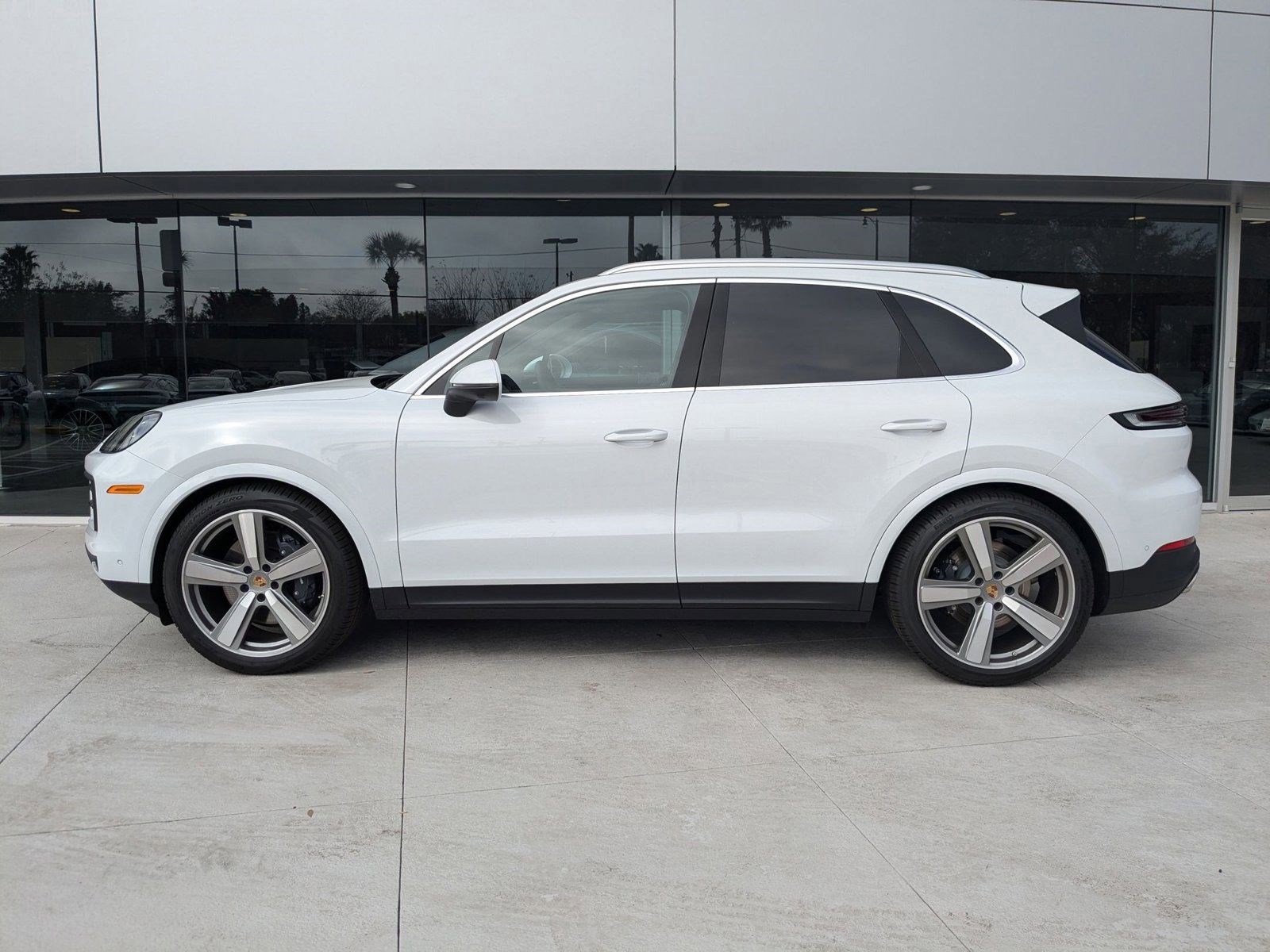 Certified 2025 Porsche Cayenne image 2