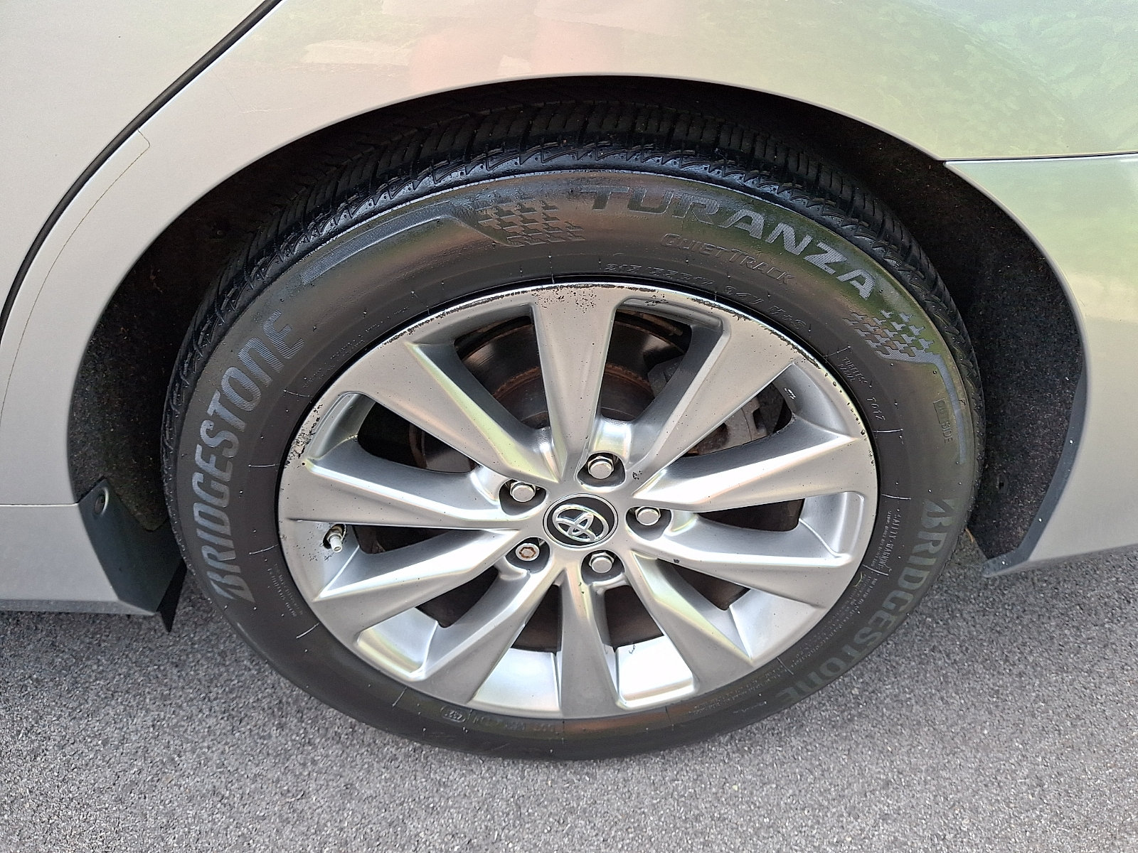 Used 2016 Toyota Camry XLE w/ Moonroof Package FWD image 3