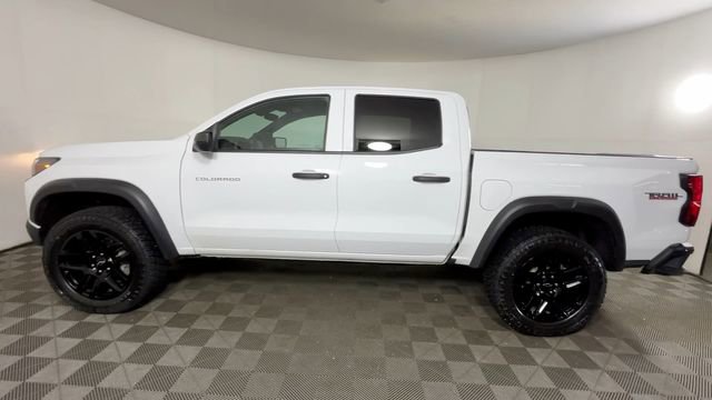 Used 2025 Chevrolet Colorado Trail Boss AWD/4WD image 9