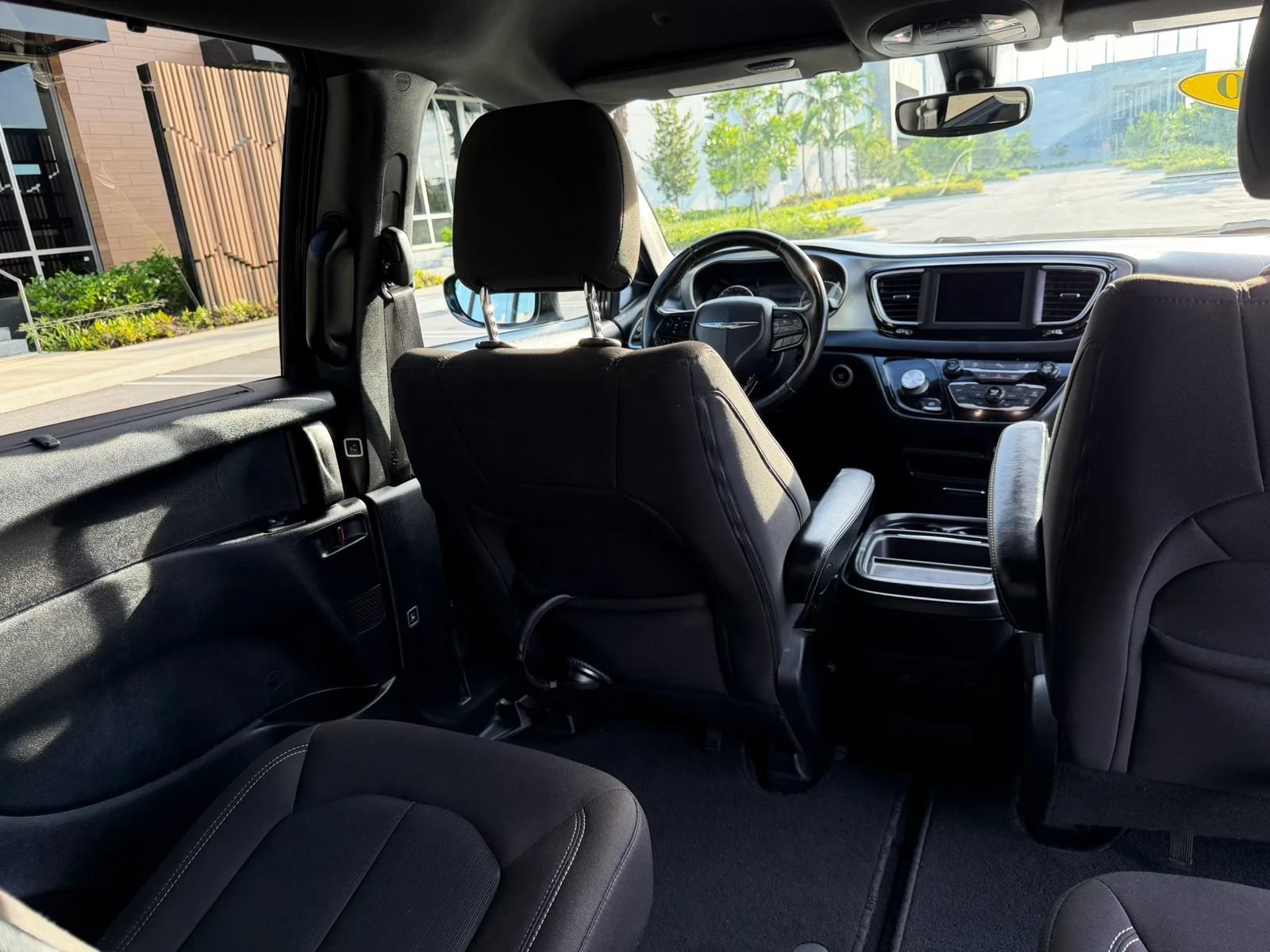 Used 2020 Chrysler Pacifica Touring w/ S Appearance Package FWD image 24