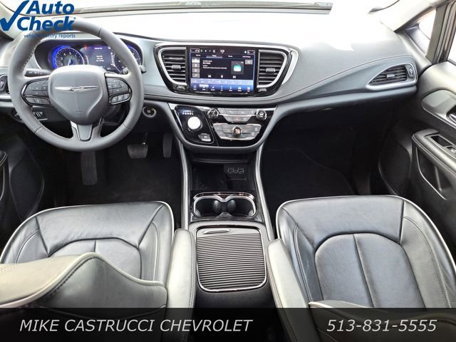 Used 2025 Chrysler Pacifica Limited image 10