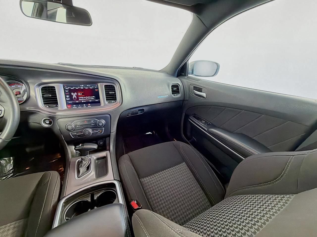 Used 2023 Dodge Charger SXT RWD image 12
