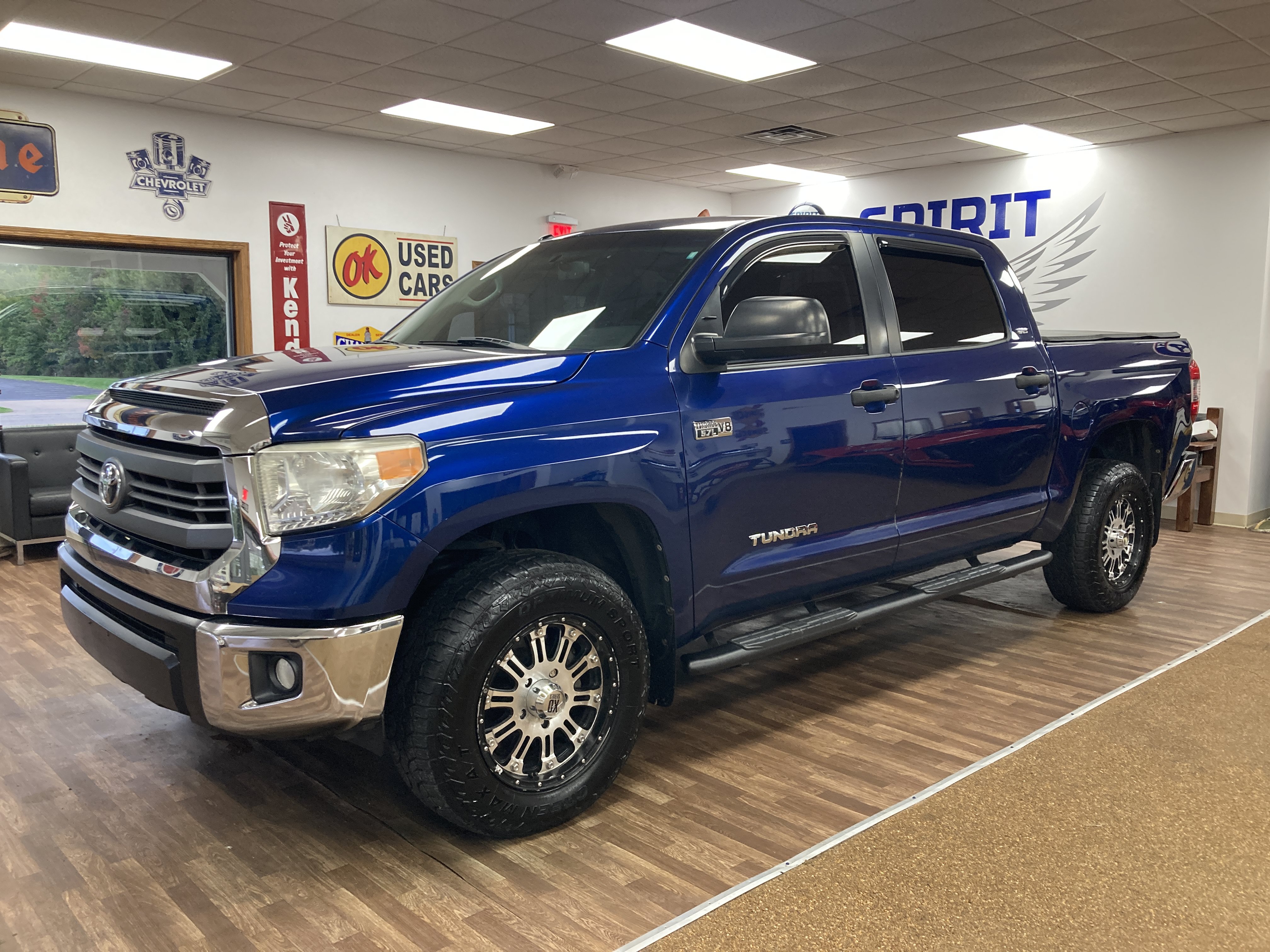 Used 2014 Toyota Tundra SR5 w/ SR5 Upgrade Package AWD/4WD image 1