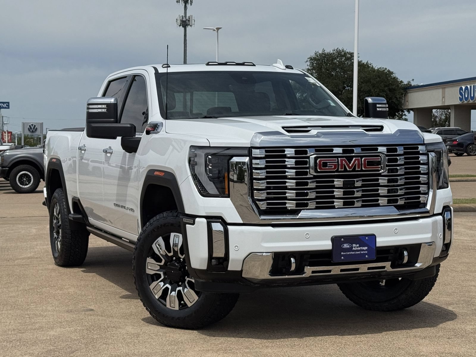 Used 2025 GMC Sierra 2500 Denali w/ Denali Reserve Package AWD/4WD image 2