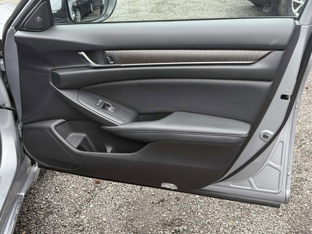 Used 2019 Honda Accord Touring image 8