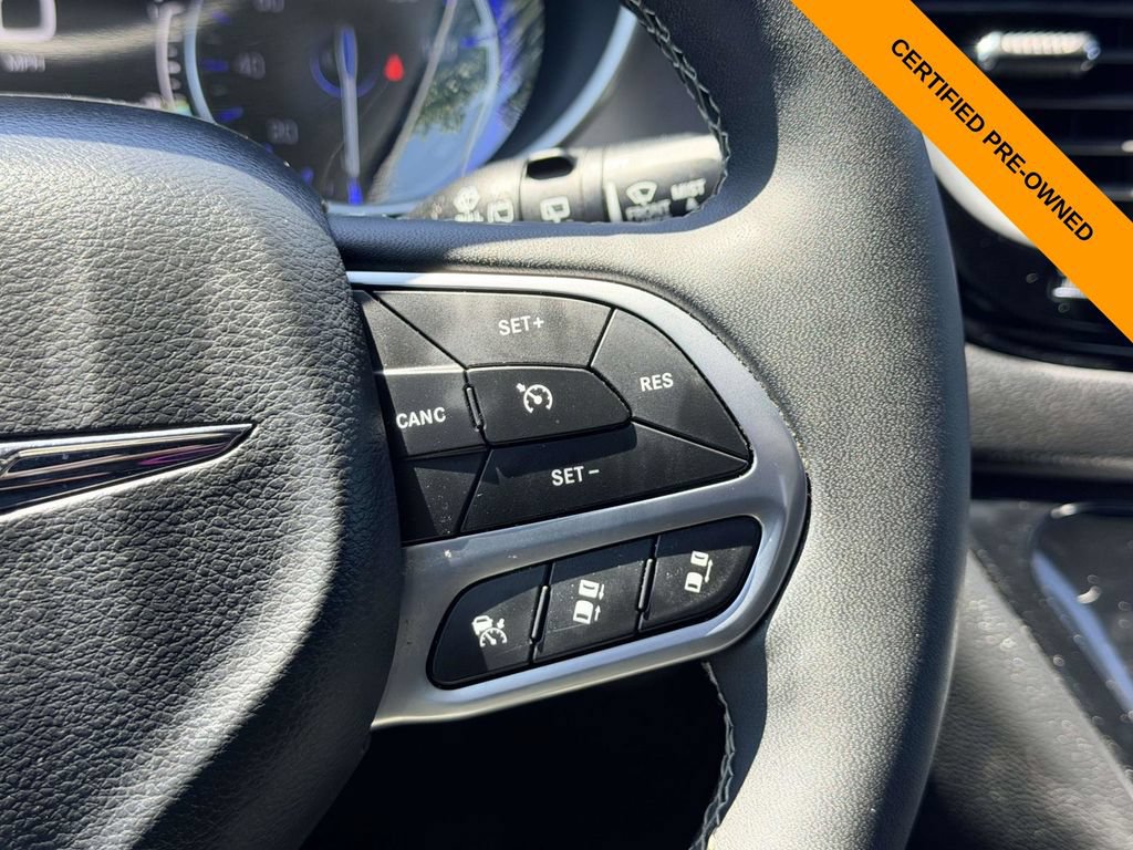 Certified 2025 Chrysler Pacifica Select FWD image 22
