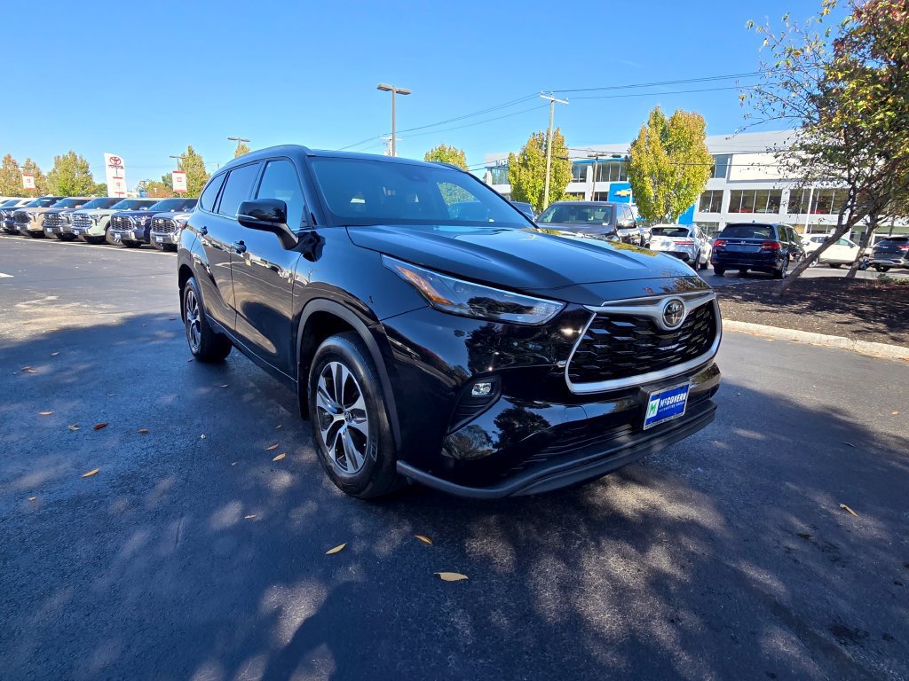 Certified 2022 Toyota Highlander XLE AWD/4WD image 10