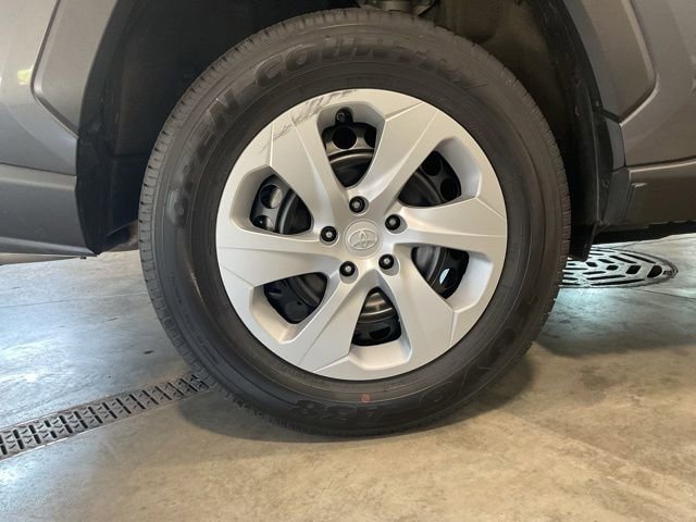 Used 2024 Toyota RAV4 LE AWD/4WD image 7