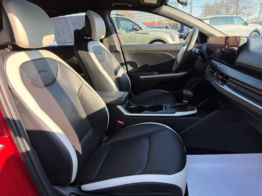 Used 2025 Kia K4 GT-Line w/ GT-Line Premium Package image 12