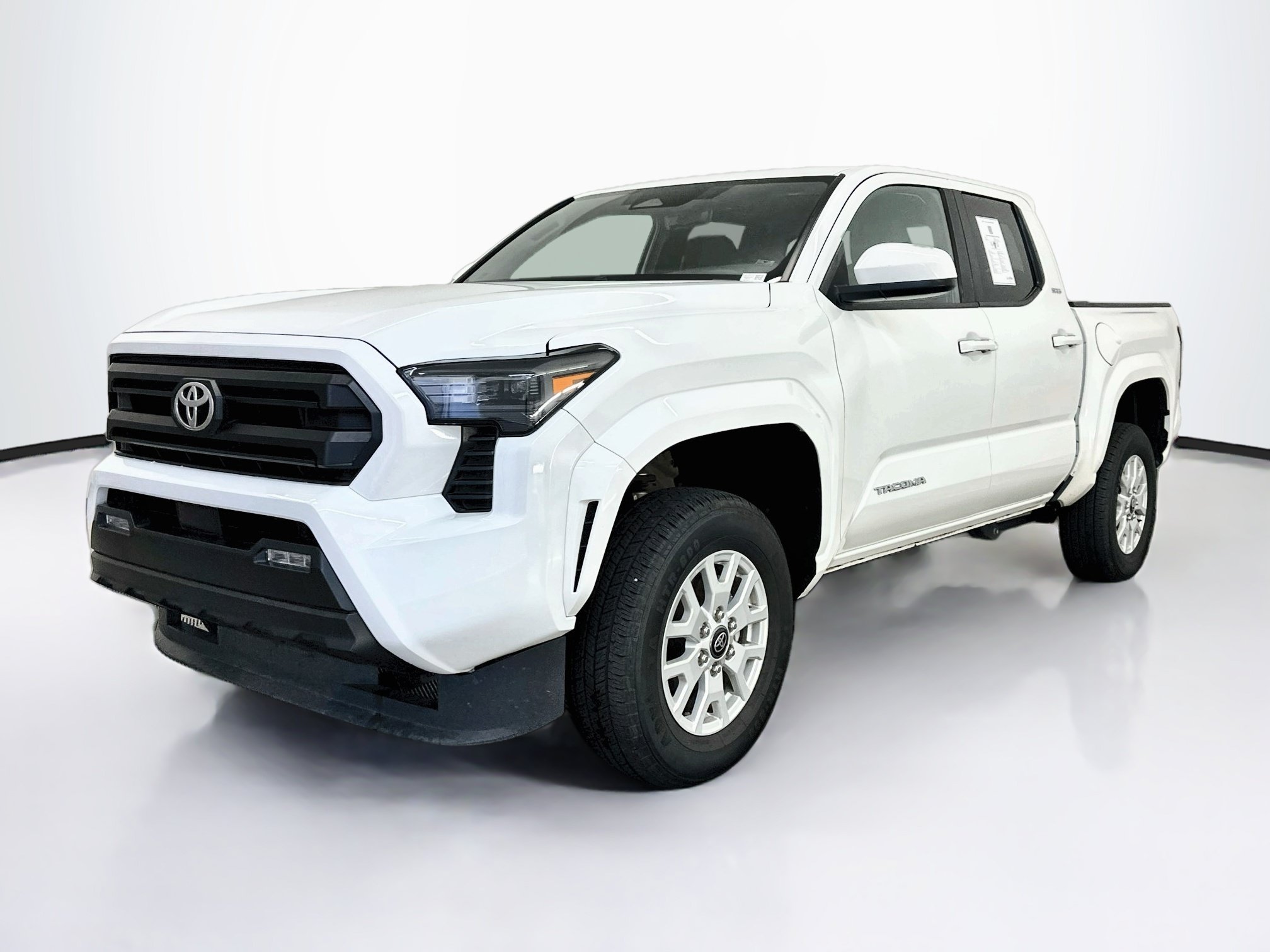 Used 2024 Toyota Tacoma SR5 AWD/4WD image 3