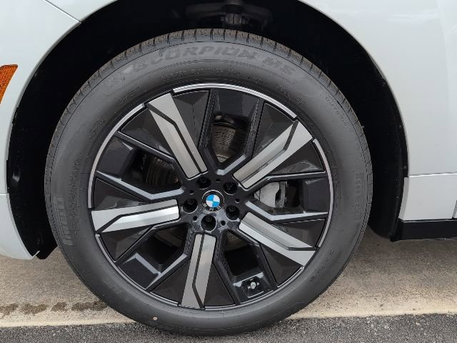 New 2026 BMW iX xDrive45 image 10
