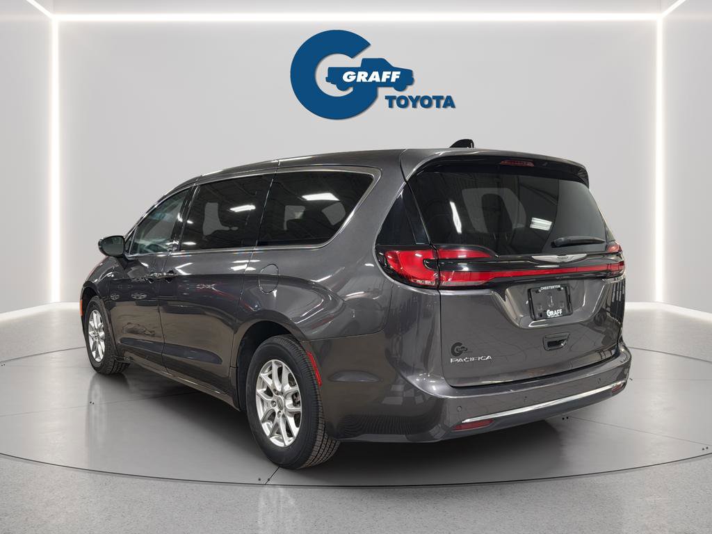 Used 2023 Chrysler Pacifica Touring-L image 5