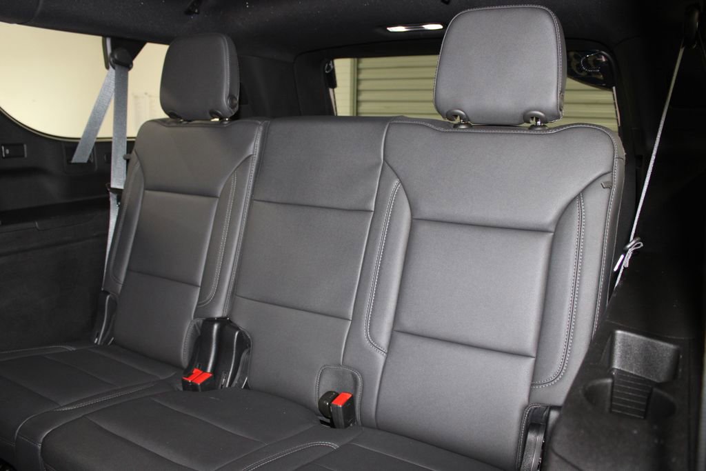 Used 2023 Chevrolet Suburban Z71 w/ Luxury Package image 28