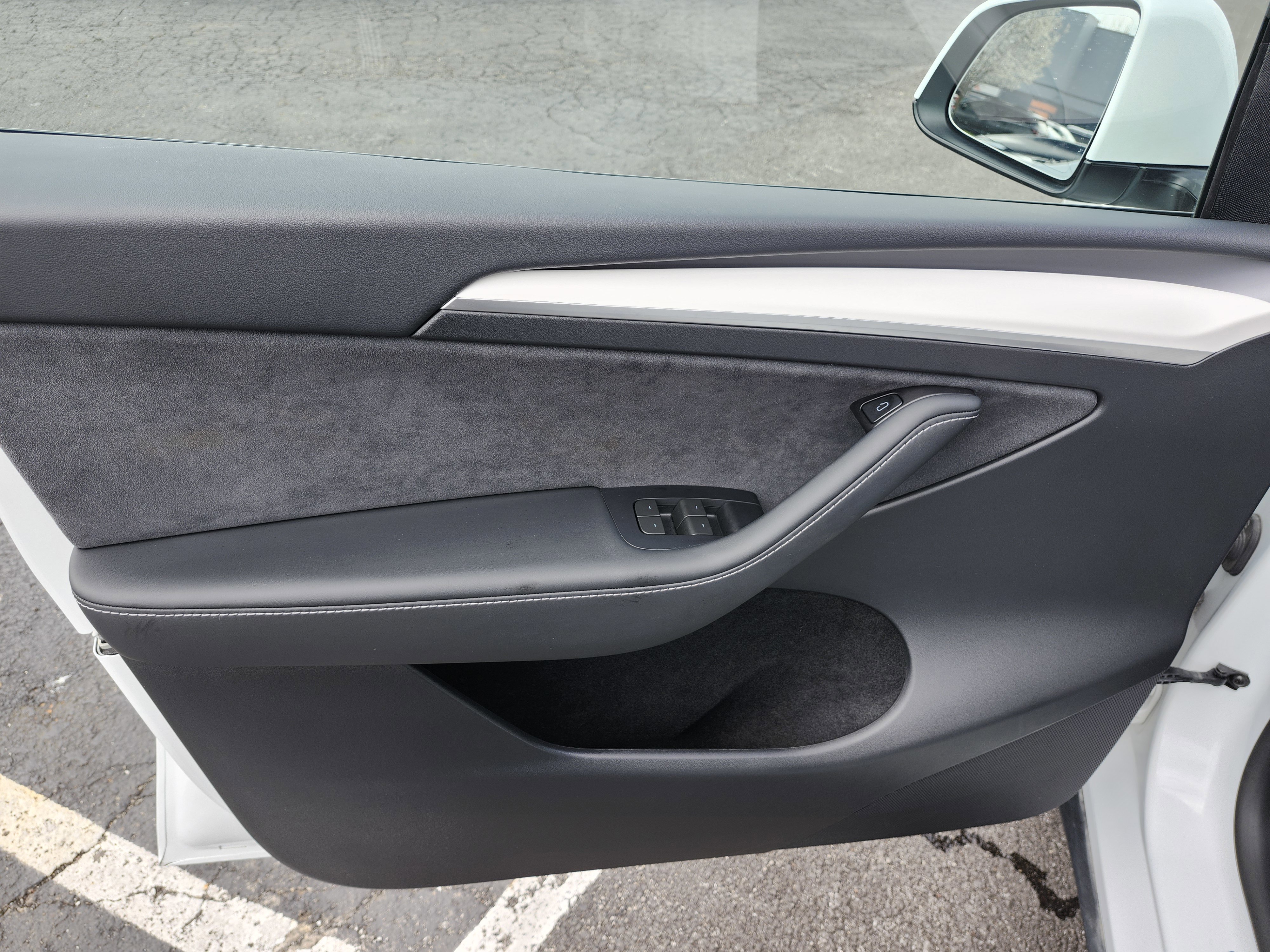 Used 2024 Tesla Model Y Long Range image 25