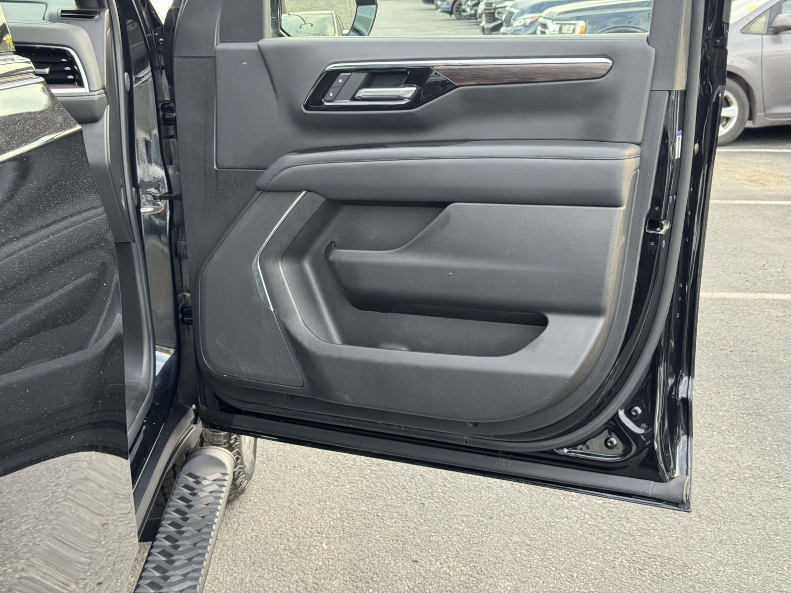 Used 2025 Chevrolet Suburban Z71 AWD/4WD image 14