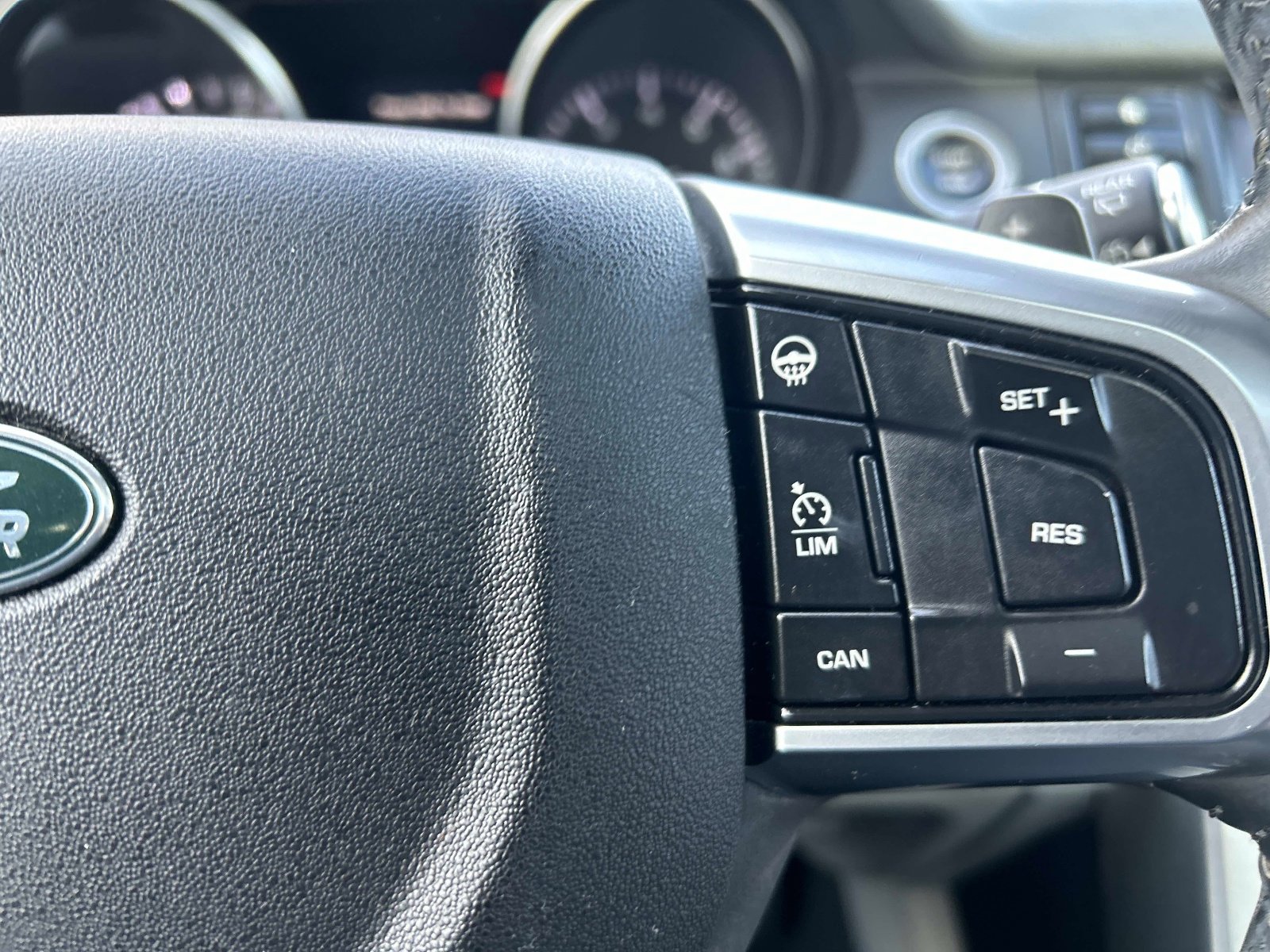 Used 2016 Land Rover Discovery Sport HSE image 24