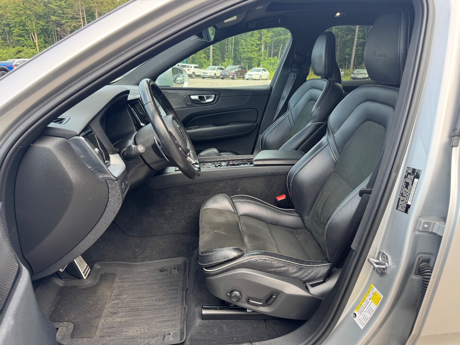 Used 2019 Volvo XC60 T5 R-Design AWD/4WD image 12